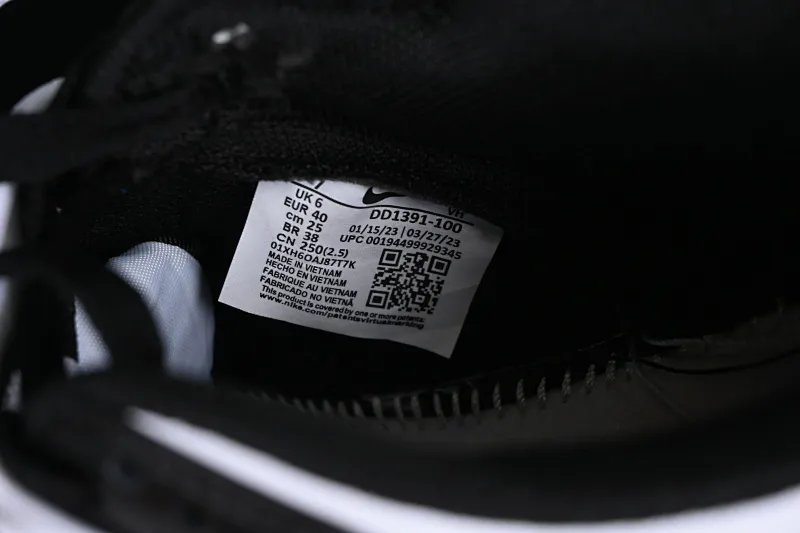 All Categories Nk SB Dunk Series Nk SB Dunk Low Low-top sneakers Nk Dunk Low Black and White Panda Customized version of deconstructed strap casual sneakers DD1391-100